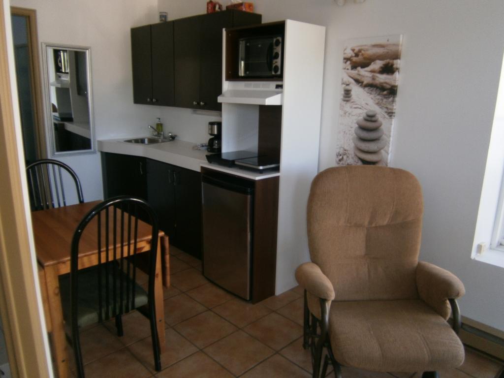 Sous Le Clocher De L'Anse Exterior photo