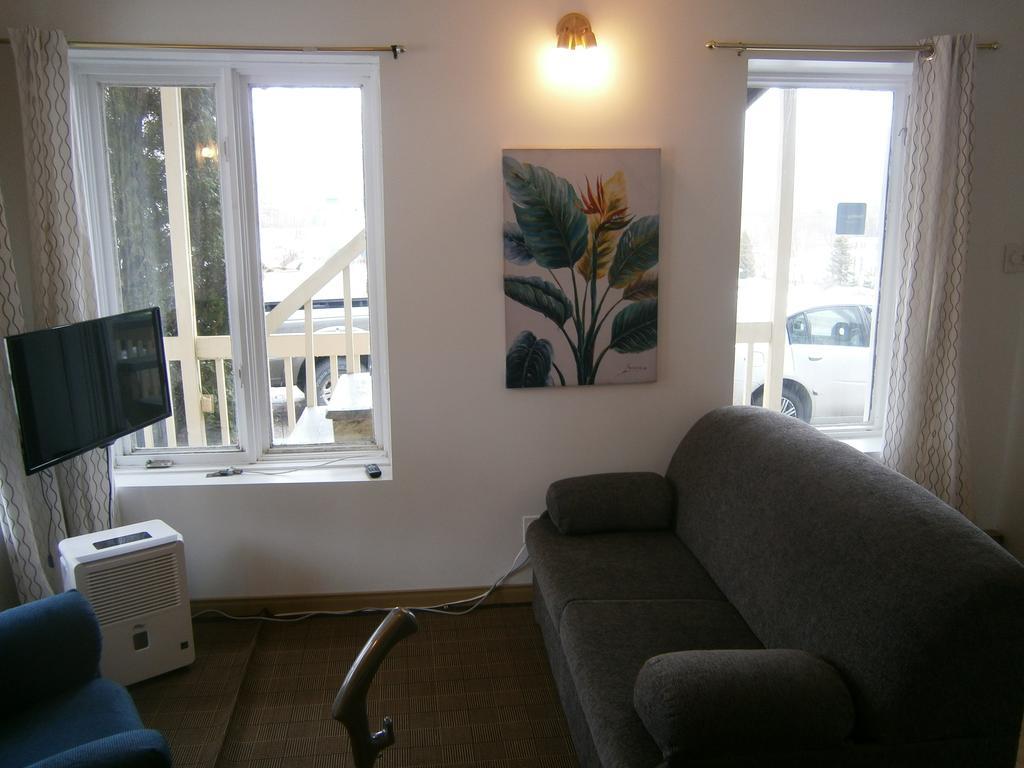 Sous Le Clocher De L'Anse Exterior photo