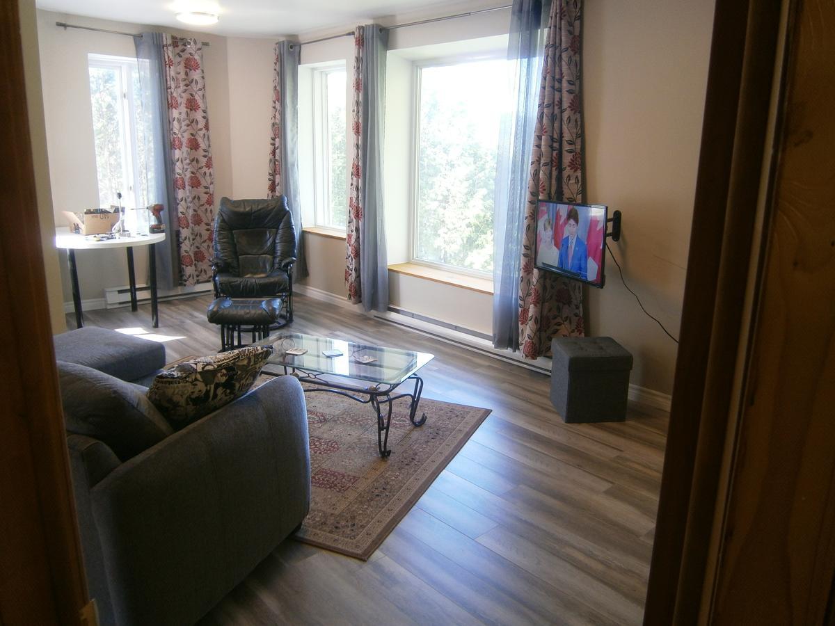 Sous Le Clocher De L'Anse Exterior photo